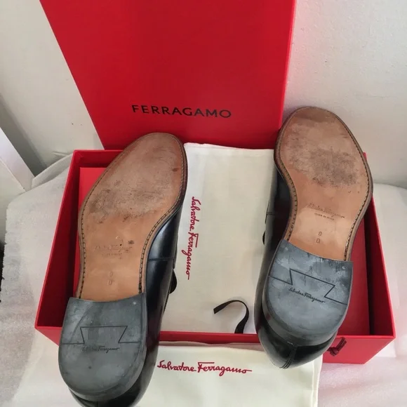 Salvatore Ferragamo Black Leather Men's Loafers. Made in Italy. Side 9